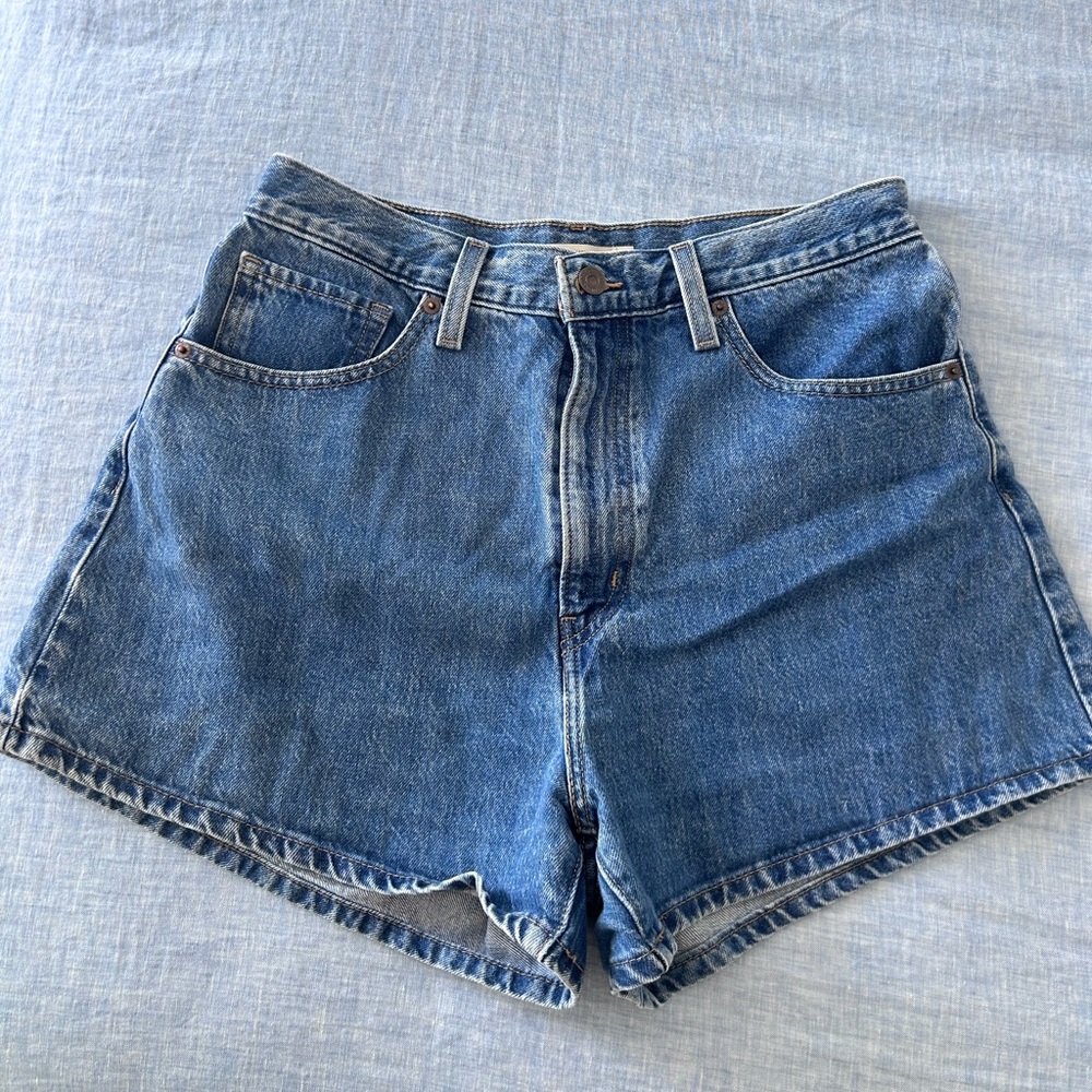 Levi’s High Waisted Mom Shorts 31